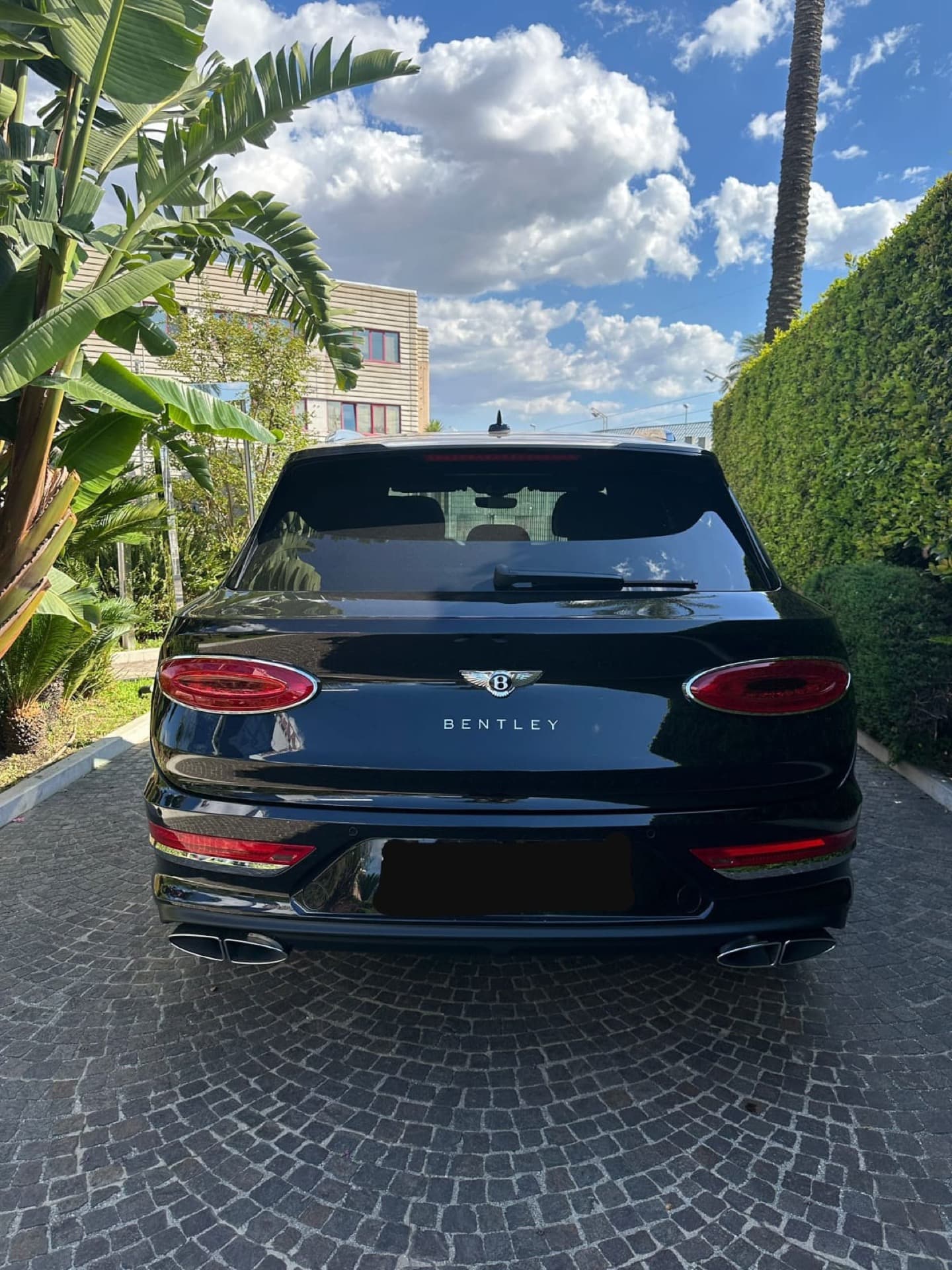 Bentley Bentayga — photo 2