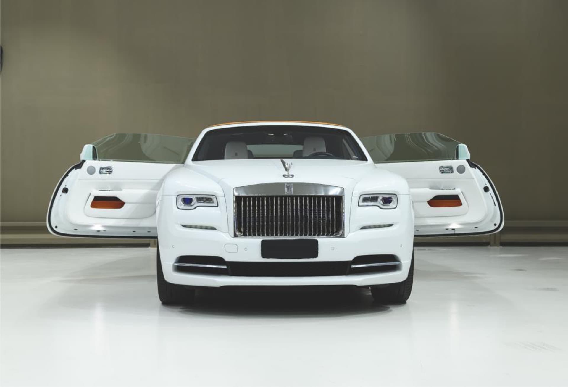 Rolls-Royce Dawn — photo 5